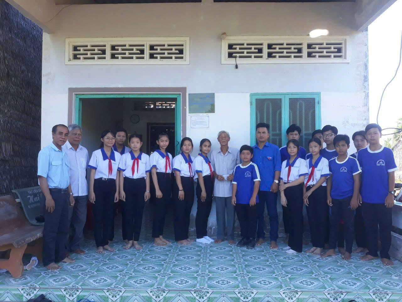 Ông Dư Văn Khánh Thương binh xã Tập Sơn