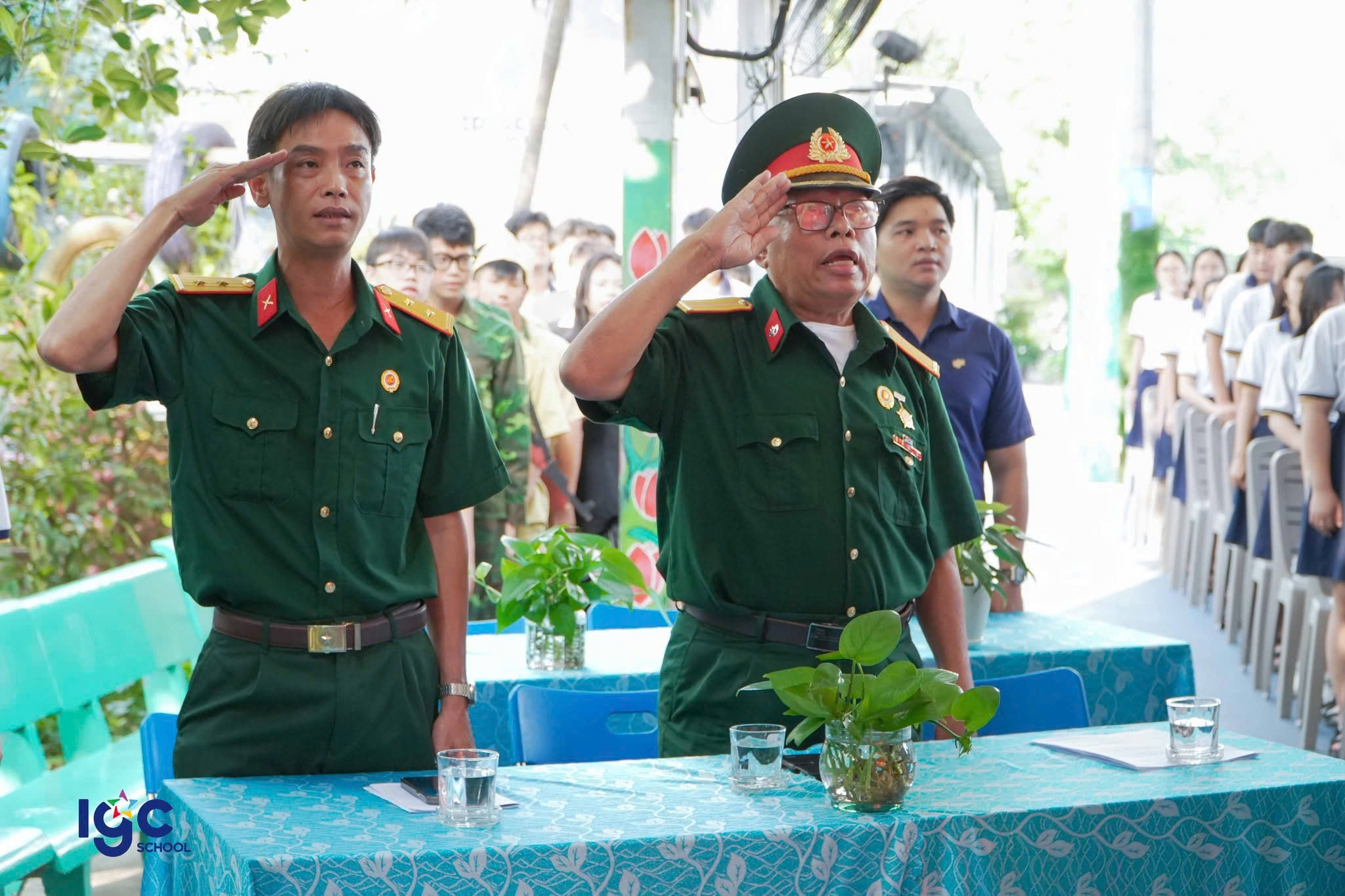 bác Vũ Đức Ninh, nguyên chiến sĩ Trung đoàn Đặc công 113 và bác Hà Quý Phú, nguyên cán bộ Tiểu đoàn 18 Đặc công Quân khu miền Đông.