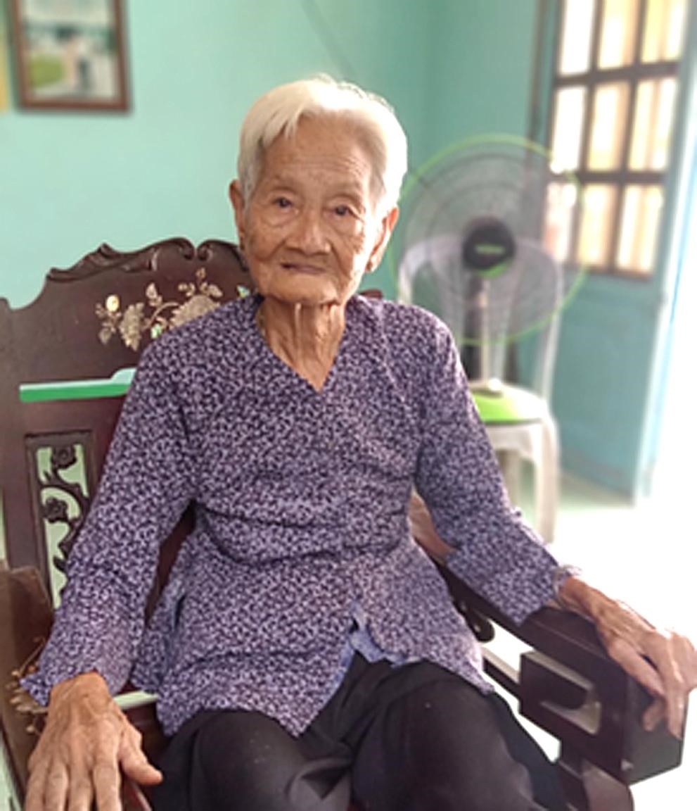BÀ MẸ VIỆT NAM ANH HÙNG NGUYỄN THỊ Ở