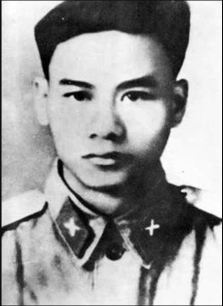 Thiếu úy Nguyễn Viết Xuân