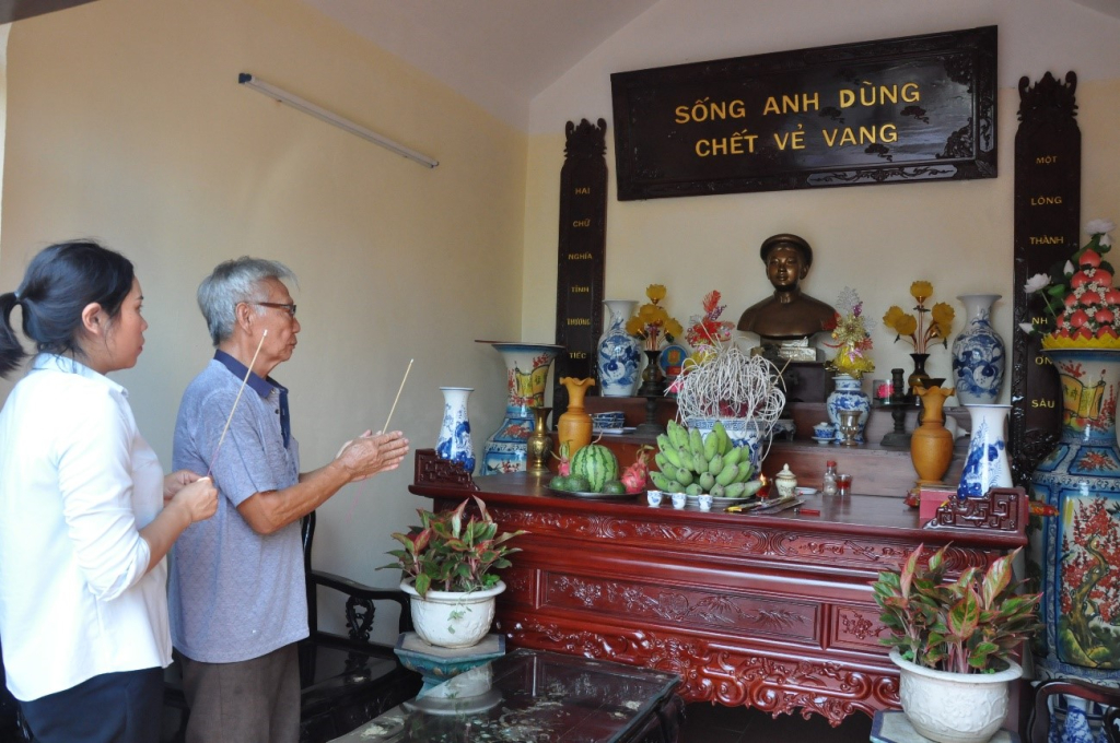 Bùi Thị Cúc.