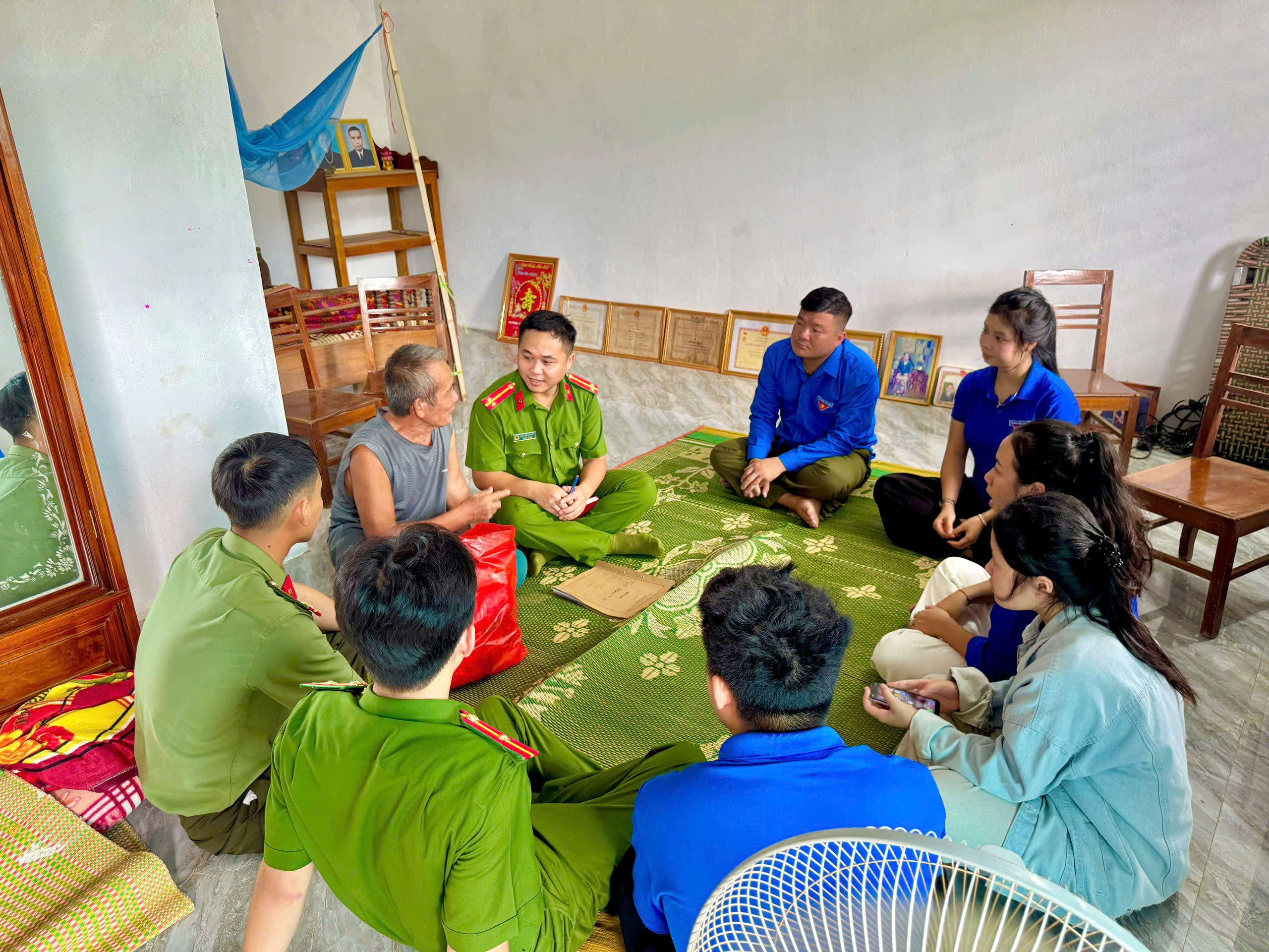 Ông Vi Văn Tuyến