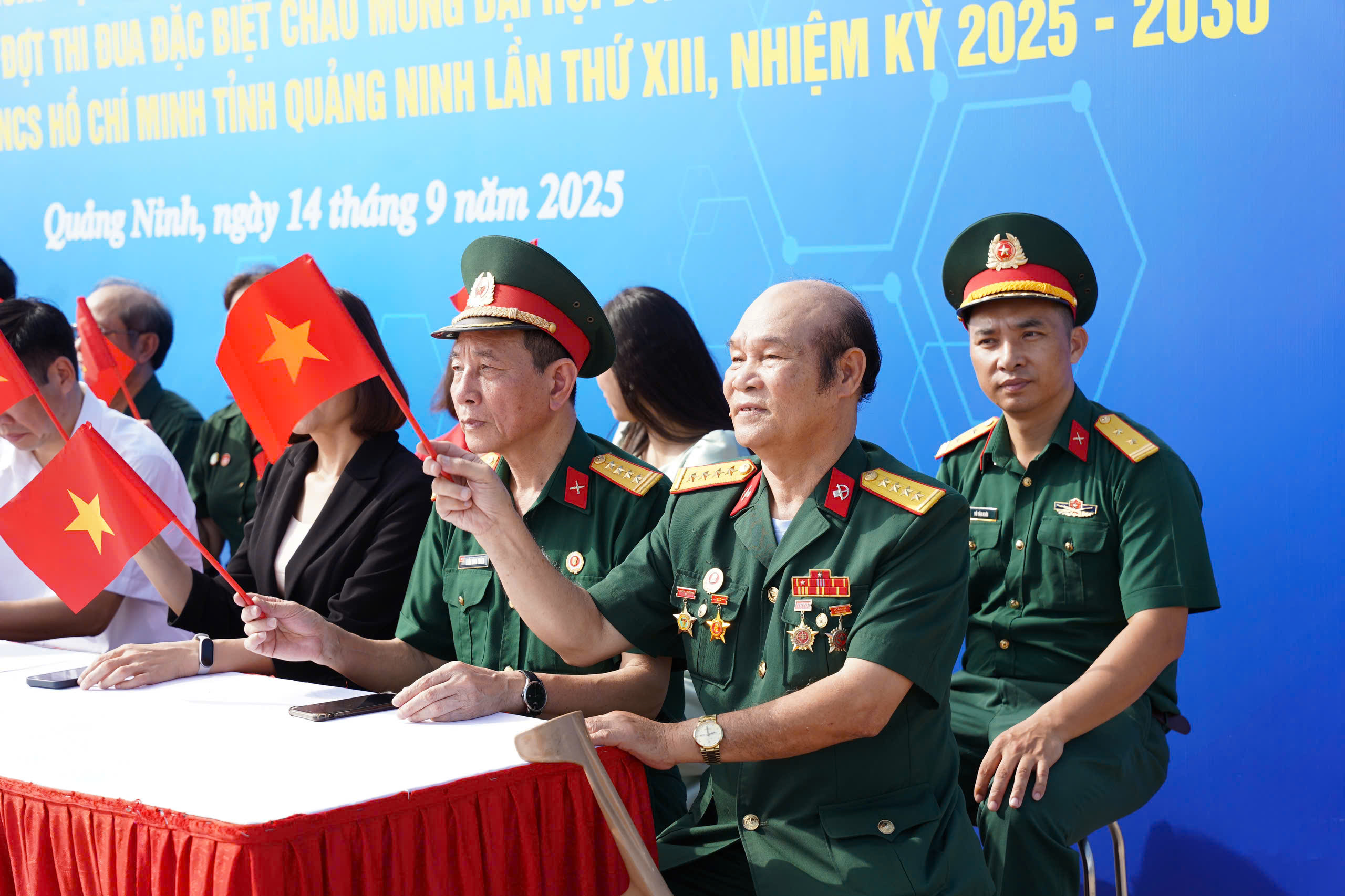 Bác Lê Long Triệu - Hội viên hội Cựu Chiến binh phường Hạ Long;