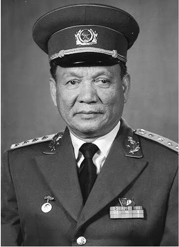 Lê Đức Anh (tên thật là Lê Văn Giác)