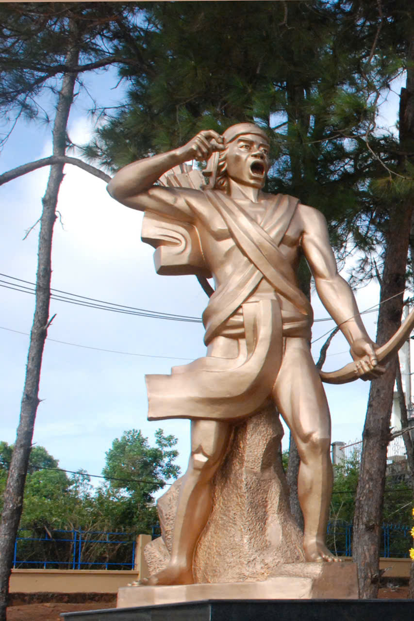 N’Trang Lơng tên thật là Lơng