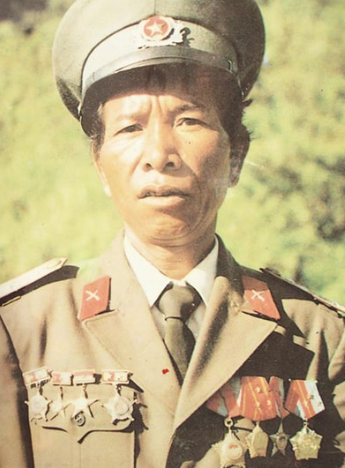 Anh hùng lực lượng vũ trang nhân dân cụ A Xâu