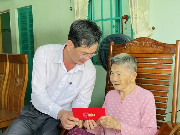 HỒ THỊ VÀNG