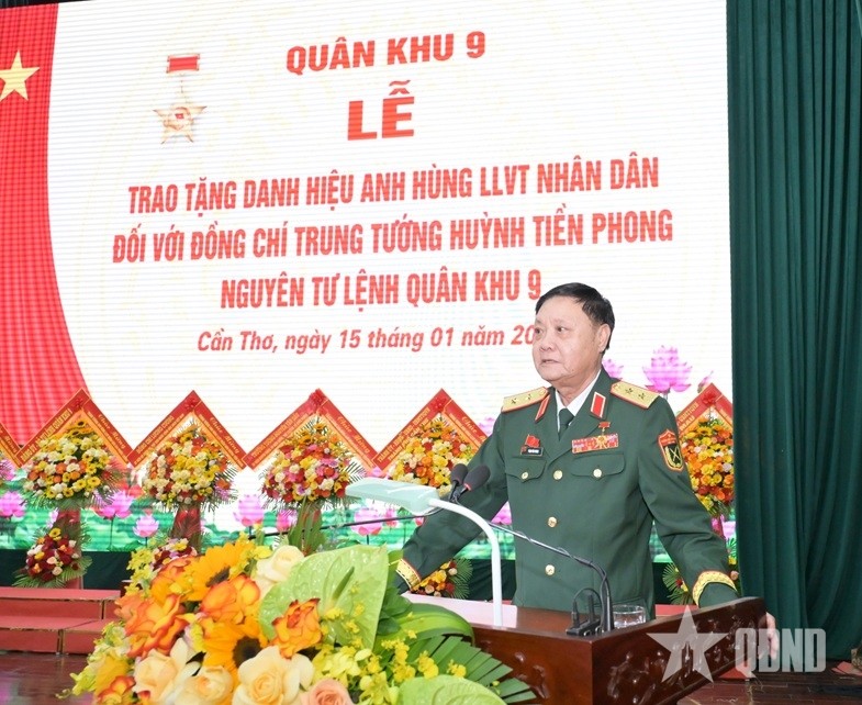 Trung tướng, Anh hùng LLVT nhân dân Huỳnh Tiền Phong