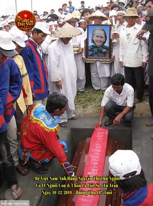 Mẹ Việt Nam Anh hùng Nguyễn Thị Thứ (1904–2010), tên khai sinh là Nguyễn Thị Thứ,