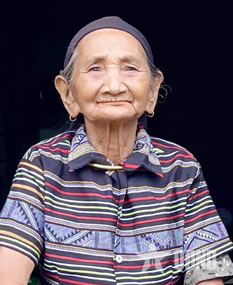 Đinh Thị Máy