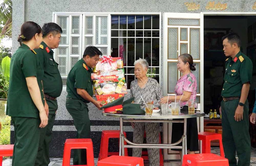 Bà mẹ Việt Nam anh hùng Nguyễn Thị Diều
