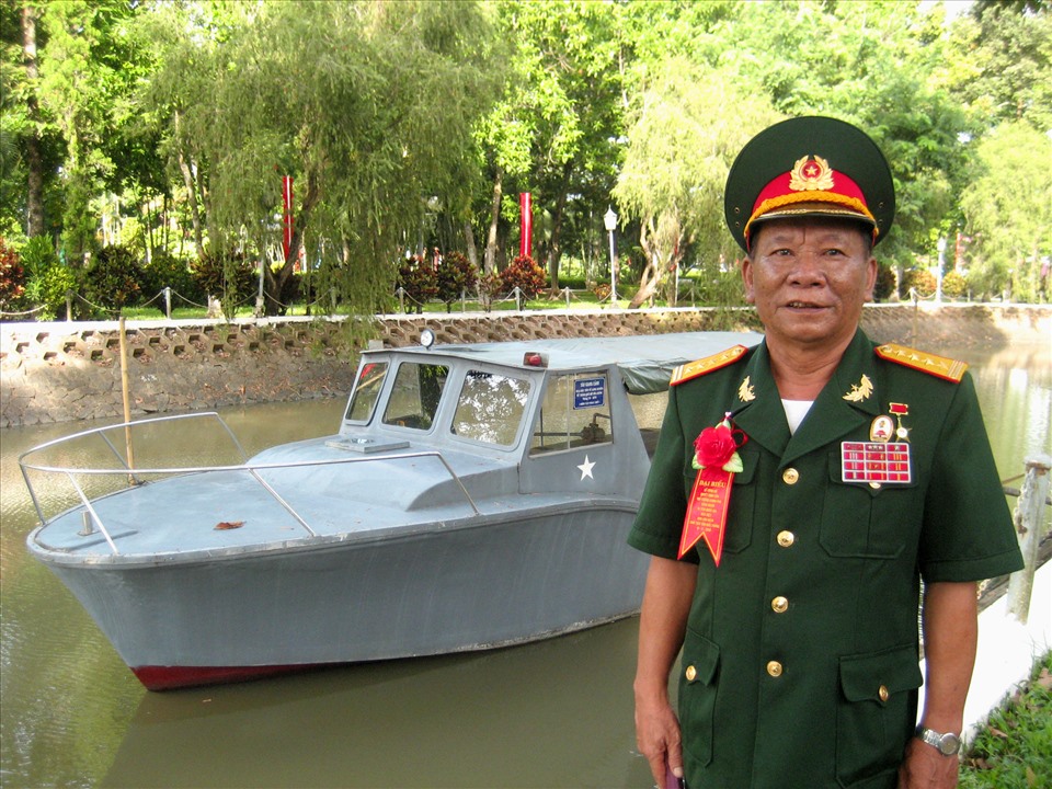 Đại tá Anh hùng lực lượng vũ trang nhân dân Nguyễn Xuân Hoàng