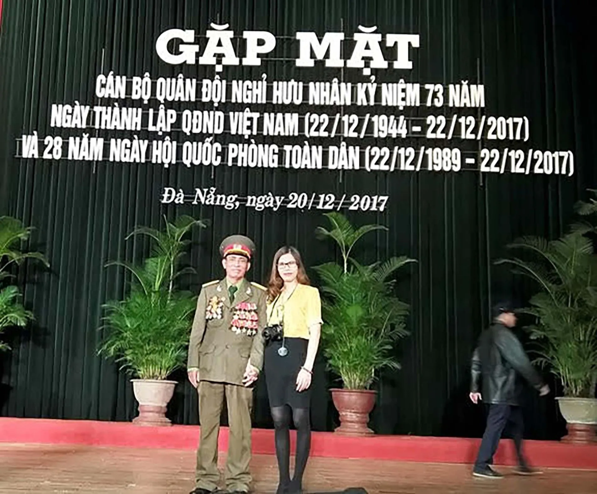ccb-mai-minh-doan-cung-tac-gia-trong-dip-gap-mat-can-bo-nghi-huu-tai-tp-da-nang-nam-2017-104749.webp