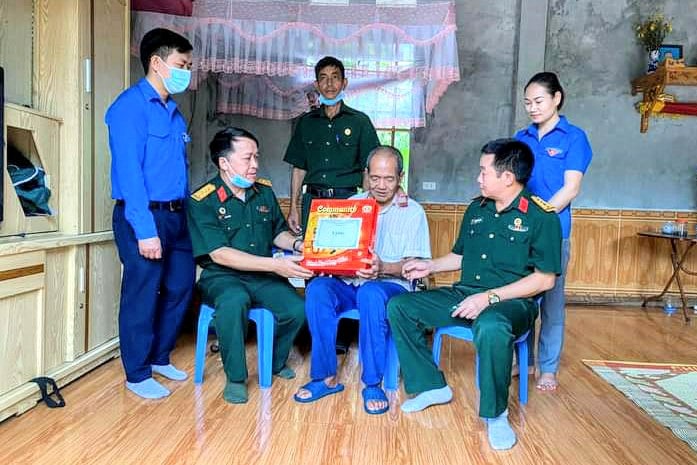 Tặng quà
