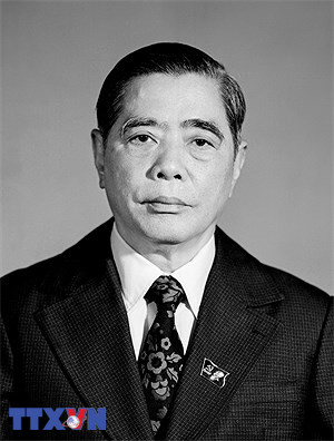 Nguyễn Văn Linh (Tên khai sinh: Nguyễn Văn Cúc)