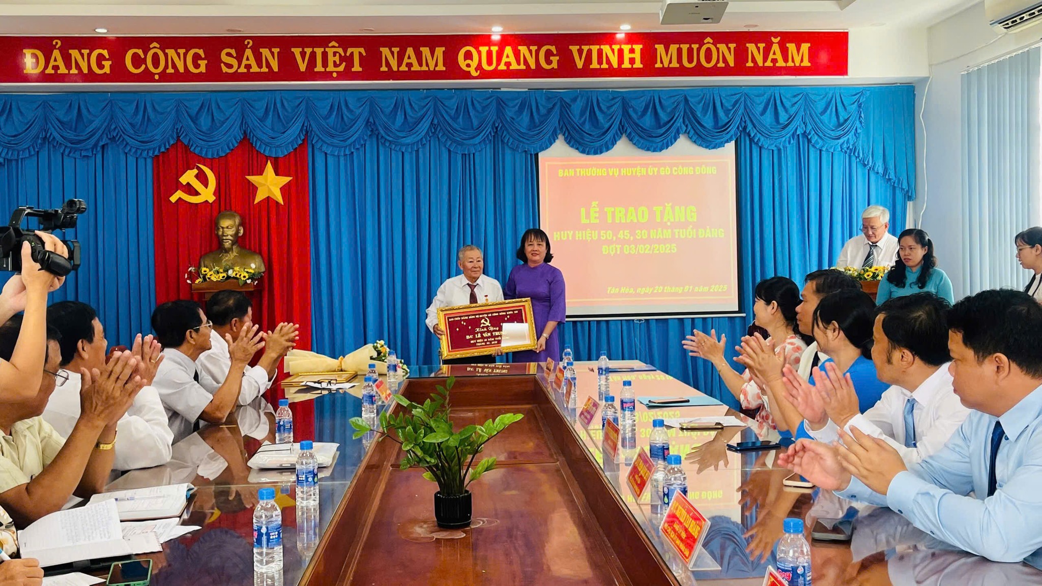 Đồng chí Lê Văn Trung