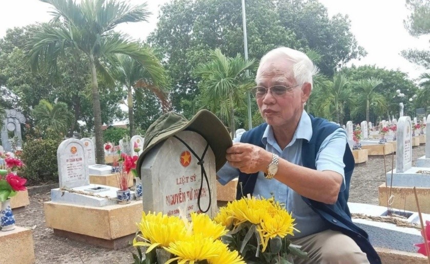 Nhà thơ Lê Bá Dương