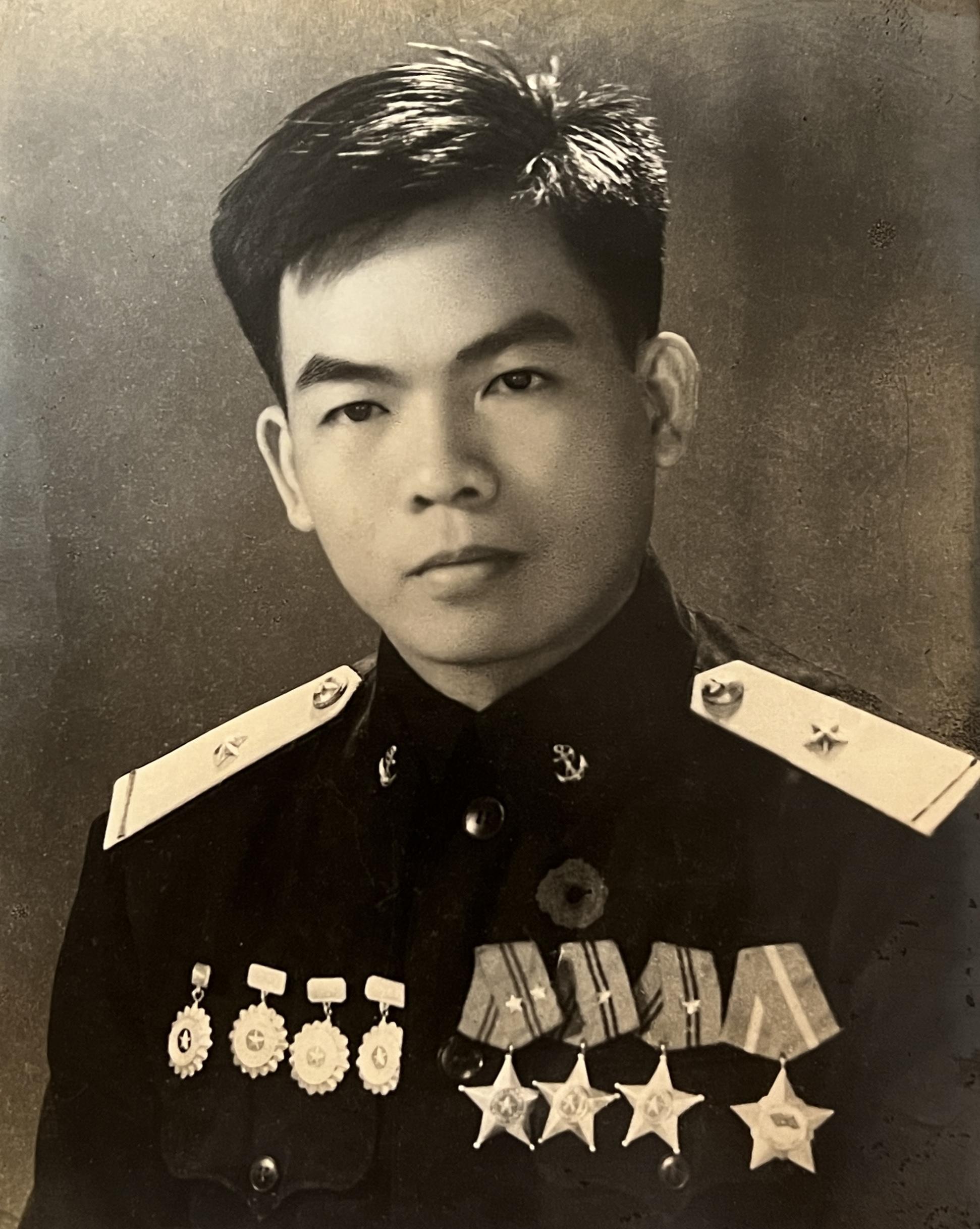 Nguyễn Văn Đức. Tên thường gọi: Sáu Đức.