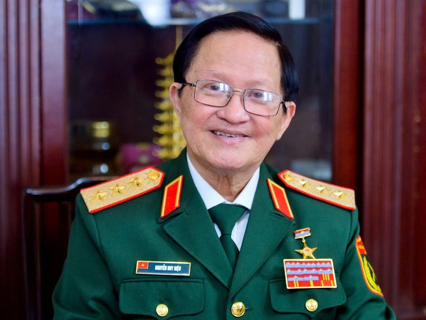 Đại tá Nguyễn Huy Hiệu (Nay là Thượng tướng)