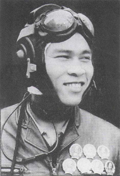 Nguyễn Văn Bảy (thường gọi Bảy A để phân biệt với phi công Nguyễn Văn Bảy khác)