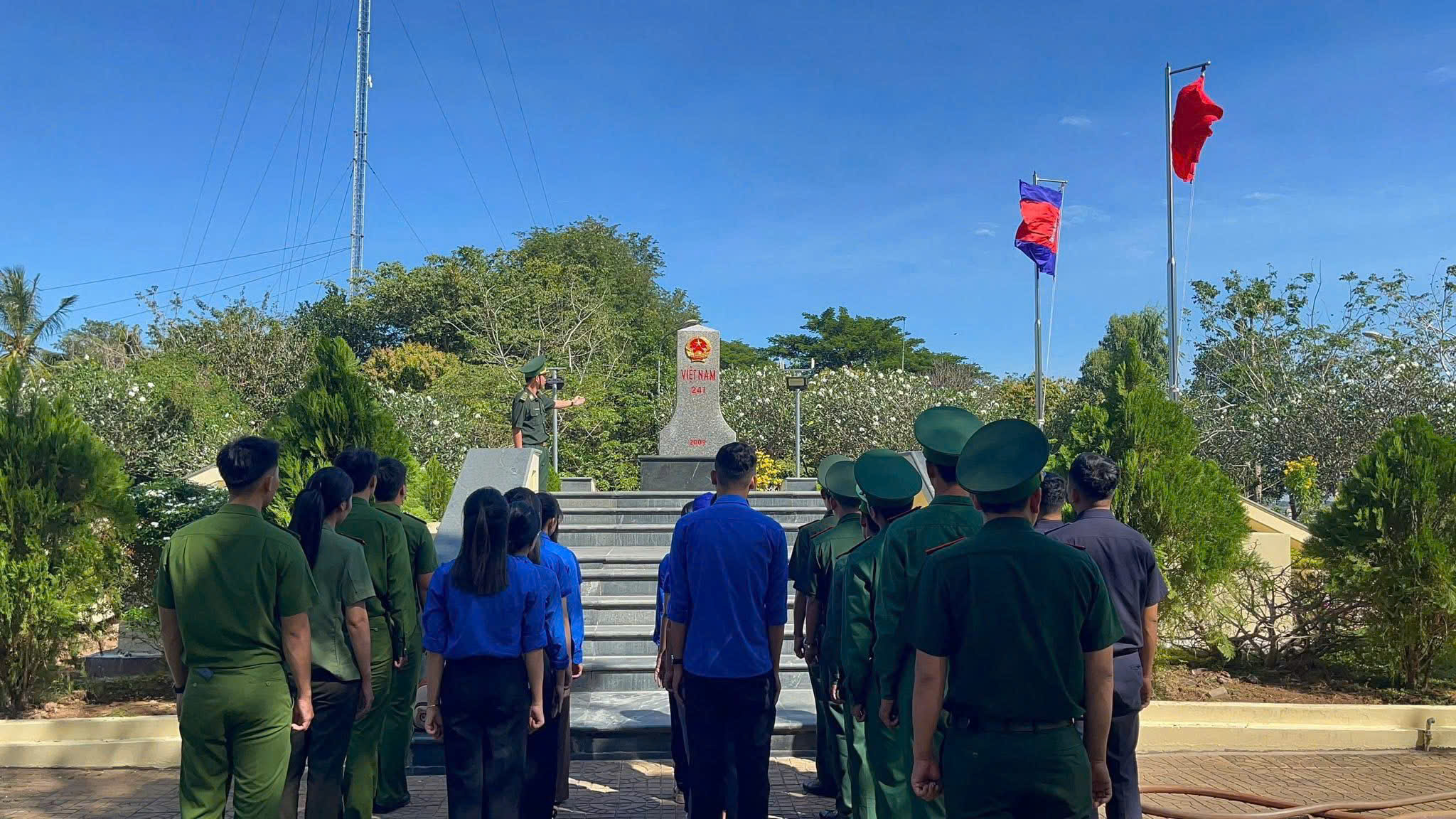 Cột mốc 241