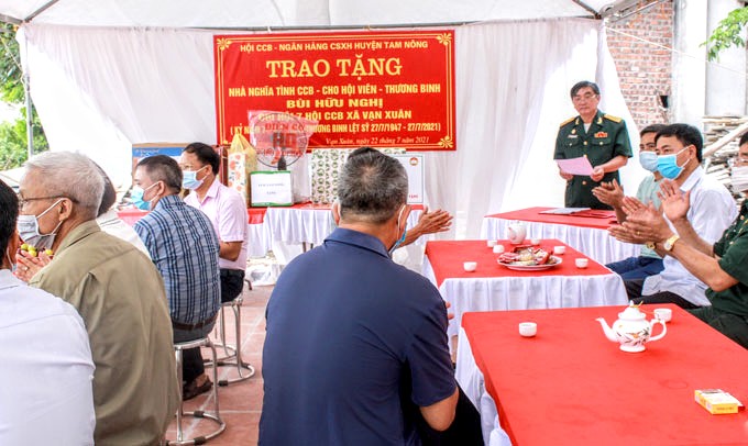 Trao nhà