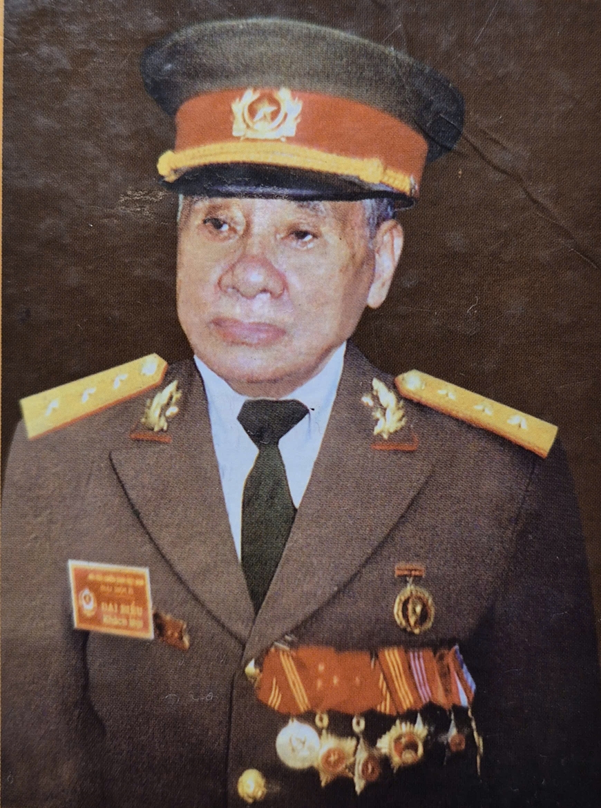 NGUYỄN MINH CHÂU