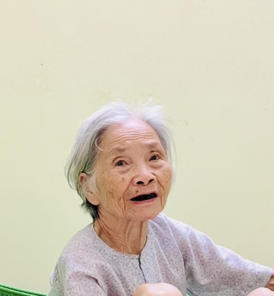 Bà Phạm Thị Lan (sinh năm 1942) – Nữ y tá nơi chiến trường