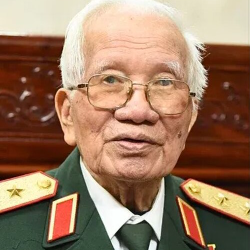 anh hùng Khuất Duy Tiến