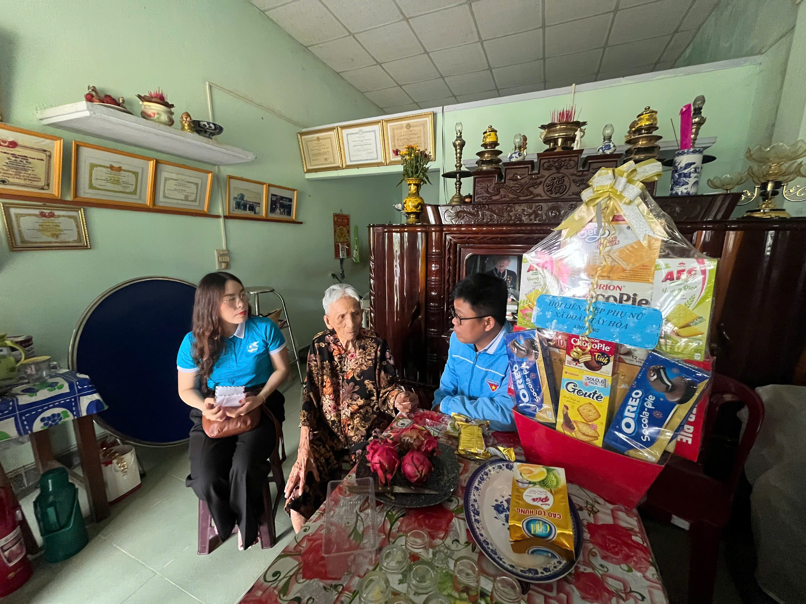 Mẹ Việ Nam Anh Hùng Lê Thị Huệ