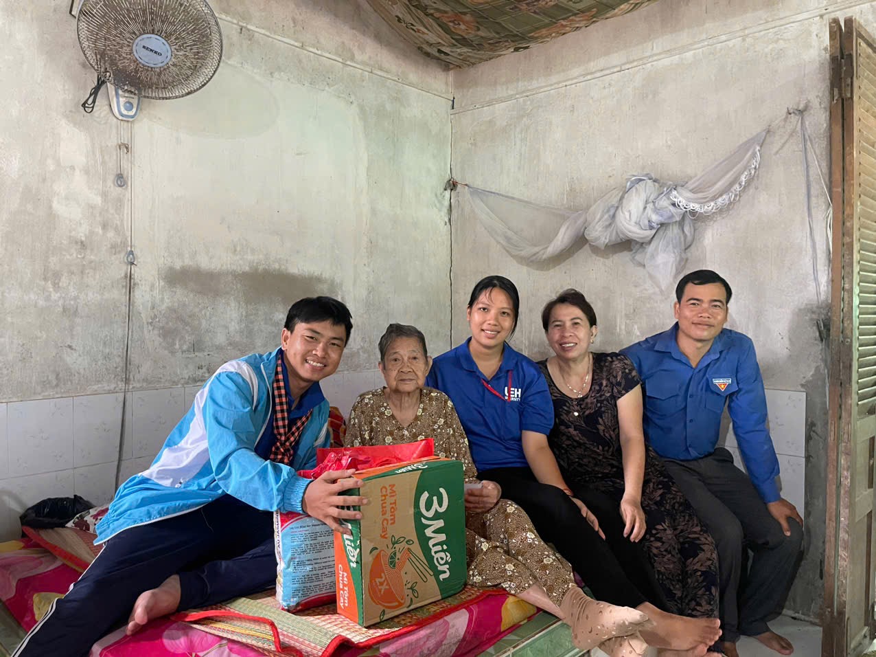 TUỔI TRẺ TÂN LONG HỘI TRI ÂN CÁC GIA ĐÌNH CHÍNH SÁCH